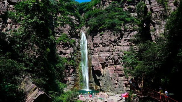 南坪村黑龙潭瀑布群