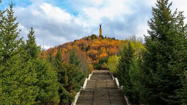红军长征纪念碑碑园