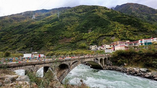 康定炉城升航村