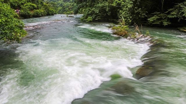 68级跌水瀑布 荔波樟江