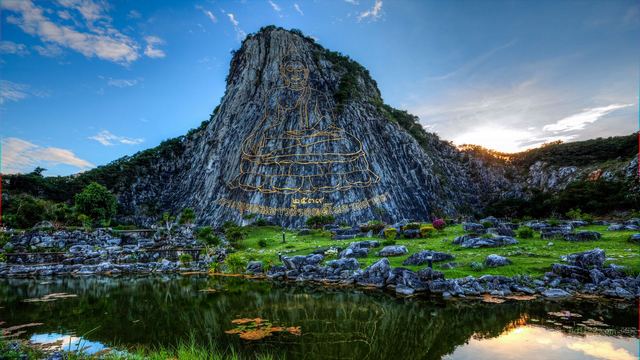 七珍佛山释迦牟尼佛雕像